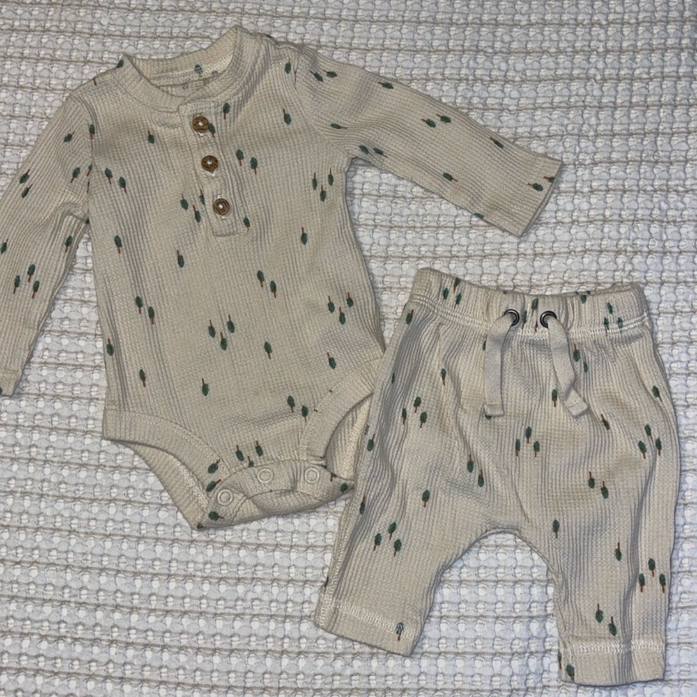 Carters newborn baby 2pc